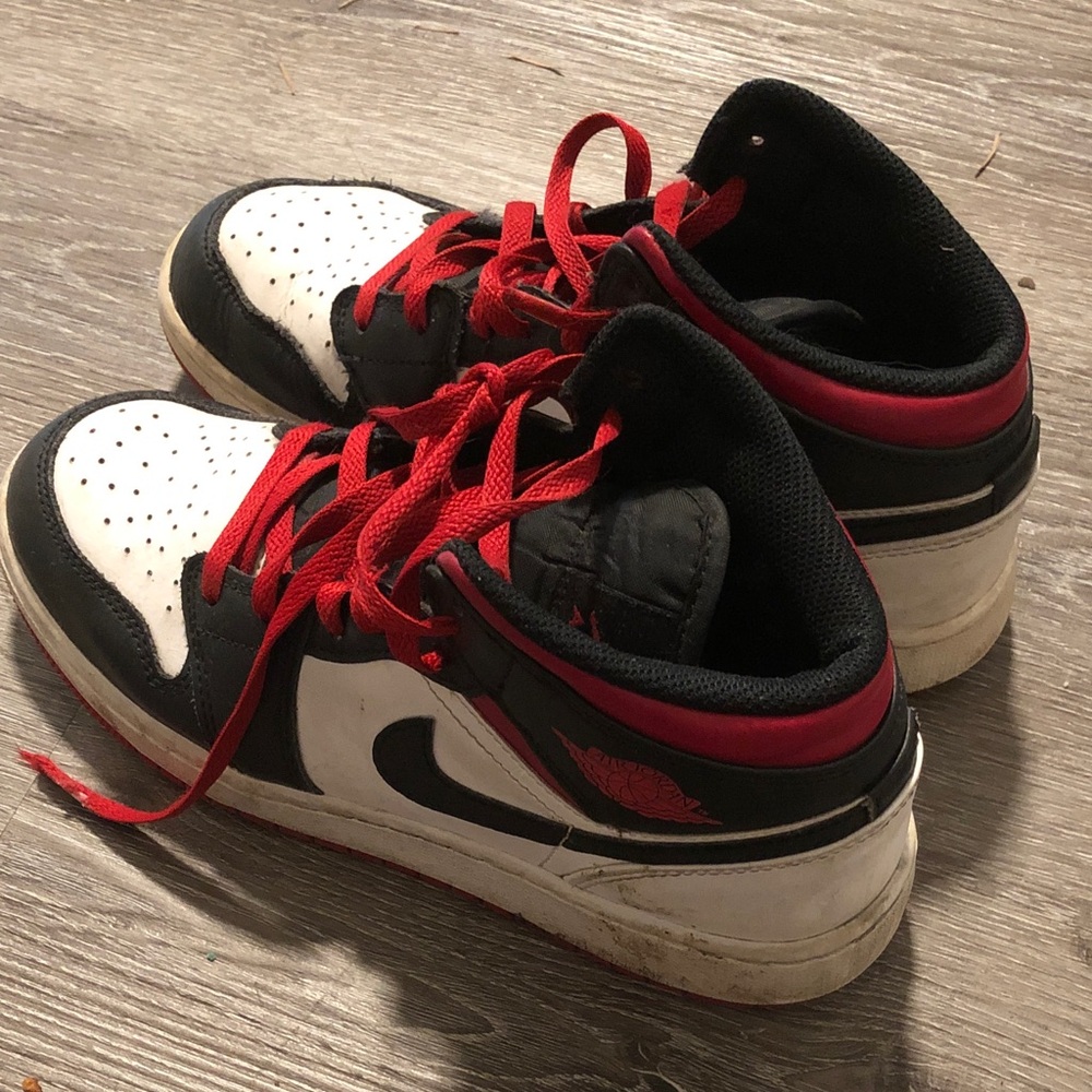 us 6 youth black red and white jordans